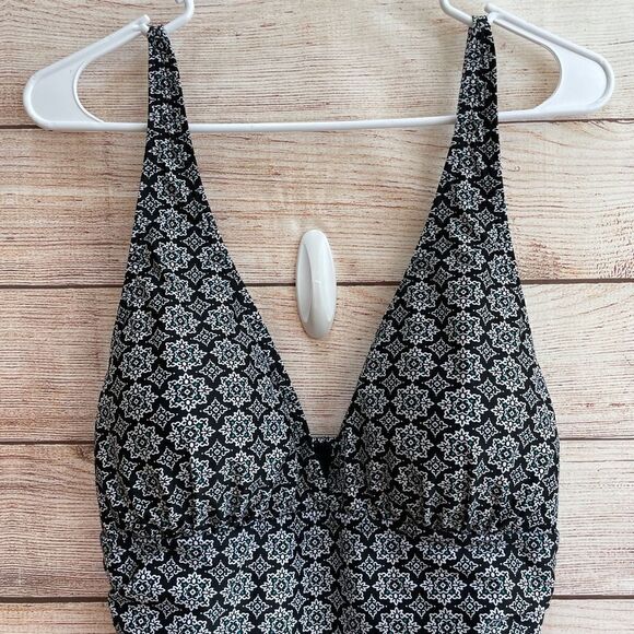 SHORE SHAPES SWIMDRESS IN BLACK AND WHITE PRINT - Picture 2 of 7